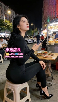 月兒 165-50-E-30歲OL姐姐出門喜歡穿緊身的貼身服裝搭配開檔絲襪進門就能開幹 慾望很