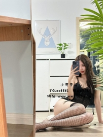 陳娜娜 165-48-E-23歲小蠻腰還有一雙筆直纖細的美腿 讓人看一眼就挪不開視線這位女神