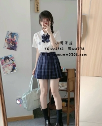 155/43/C/18歲 清純學生妹「知知」來了！還帶著學生味的蘿莉臉蛋，嬌小玲瓏剛好抱起來