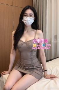 米娜165-47-E-25歲中部可約 白襯衫微微解開 領帶鬆散落在胸前 像老師又像秘書 眼神冷