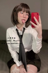 蜜糖 158-48-F-19歲甜美學生 青春肉體 極少做愛的她 客評下面超緊 水多很敏感 配合度