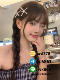 莉娜 154cm-42kg-C-19歲可愛蘿莉學生 微微敞開的衣服露出鎖骨 短裙下細白大腿超犯規