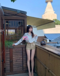 尤娜 165-47-D-23歲皮膚白 身材讚 性感柔軟的身體會想摸 胸部飽滿柔暖堅挺   觸感很好