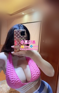 小薇 163-55-G-27歲 特價：4000口技一流，邊吹邊用眼神放電，內射後喜歡把精液含在嘴