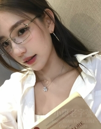 陳菲菲  165-47-E-24歲高顏值性感尤物身材逆天 腰瘦屁股翹 胸大到犯規 動作撩到不行