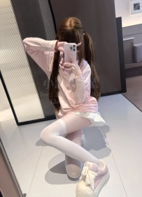 小北 150-42-C-18歲 臉蛋蘿莉  不抽煙 無刺青  粉嫩小穴水多 身體敏感可愛清純粉嫩學