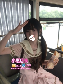 陳可研 155-42-C-18歲試車：10000粉嫩白皙的皮膚  身體香香的忍不住的想要探索更多她