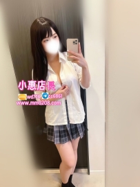 米琪 160-47-E-18歲試車4000軟軟的身體香香的，有畫畫的女生特有文青感 脫光後整體白